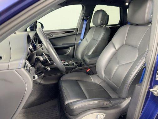 2023 Porsche Macan AWD