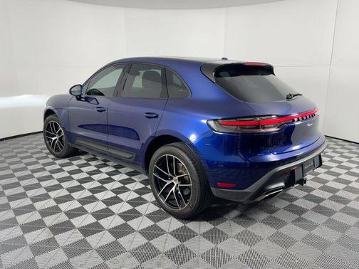 2023 Porsche Macan AWD