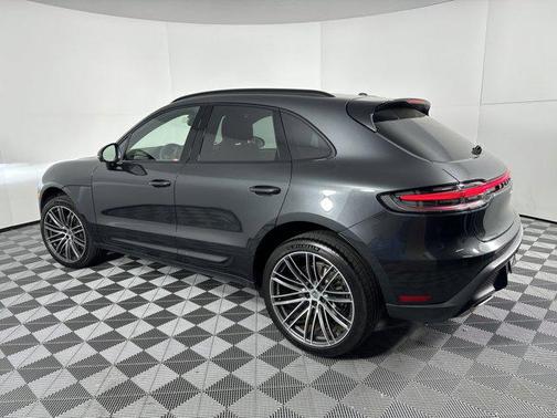 2025 Porsche Macan Base