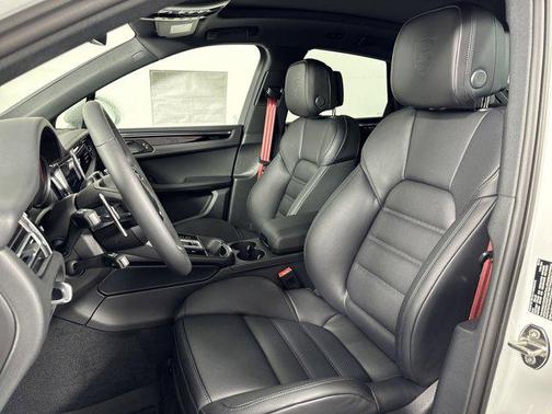 2025 Porsche Macan AWD