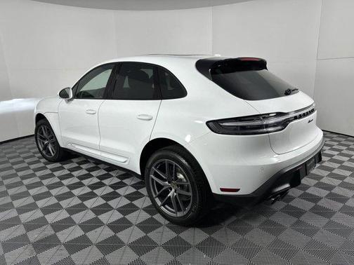 2025 Porsche Macan AWD