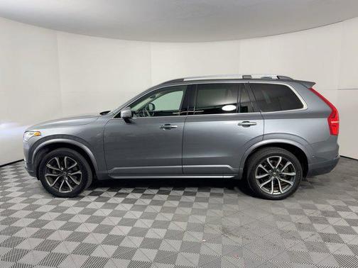2017 Volvo XC90 T6 Momentum
