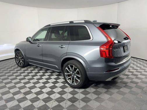 2017 Volvo XC90 T6 Momentum