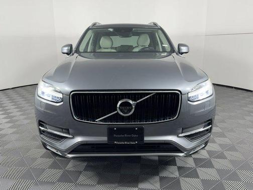 2017 Volvo XC90 T6 Momentum