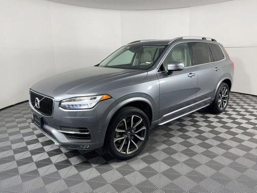 2017 Volvo XC90 T6 Momentum