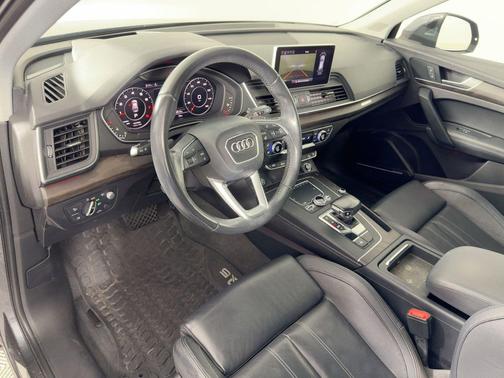Manhattan Gray Metallic 2018 Audi Q5 2.0T Tech Premium