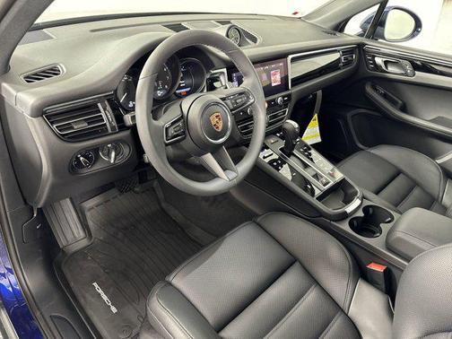 2025 Porsche Macan AWD
