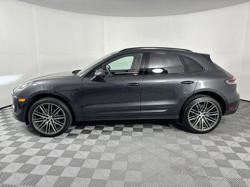 2025 Porsche Macan Base