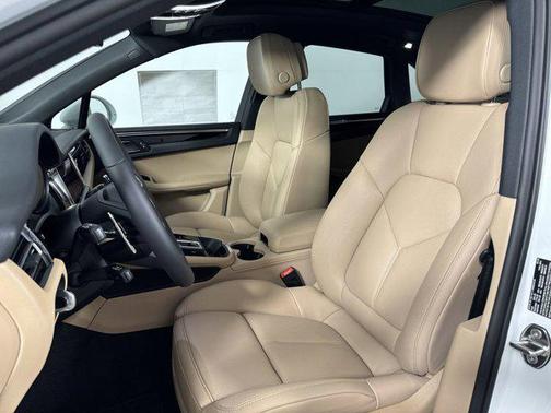 2025 Porsche Macan AWD