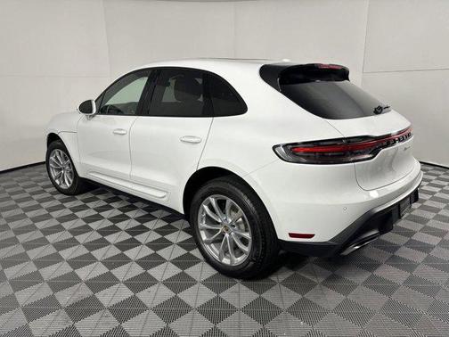 2025 Porsche Macan AWD
