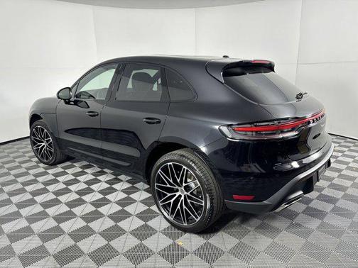 2025 Porsche Macan AWD