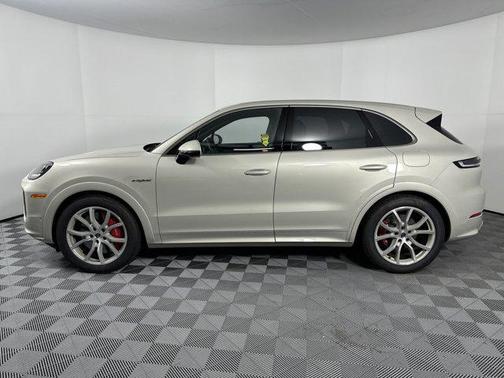 2025 Porsche Cayenne Turbo