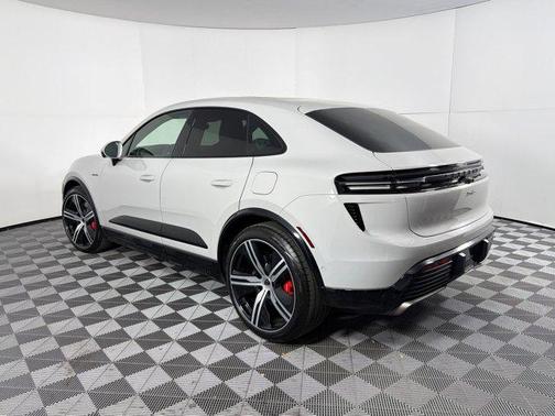 Chalk 2026 Porsche Macan Macan Electric Turbo