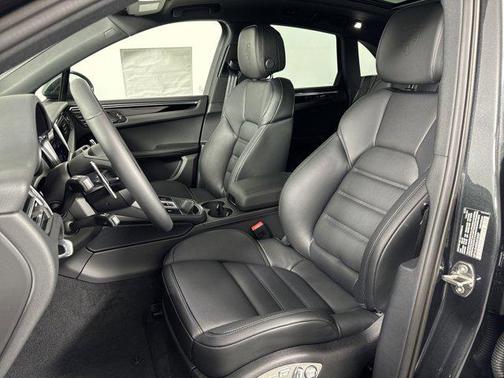 2025 Porsche Macan AWD