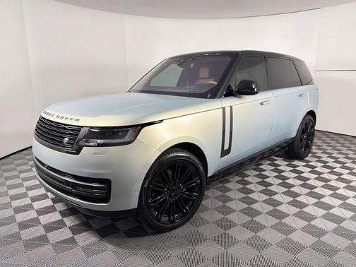 Charente Grey Premium Metallic 2023 Land Rover Range Rover P400 SE