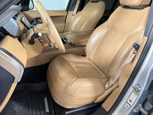 Charente Grey Premium Metallic 2023 Land Rover Range Rover P400 SE