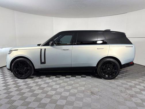 Charente Grey Premium Metallic 2023 Land Rover Range Rover P400 SE