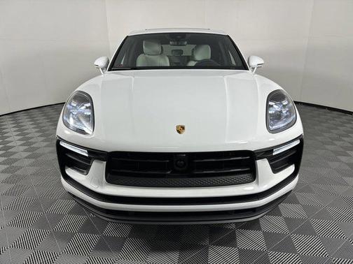 2025 Porsche Macan AWD