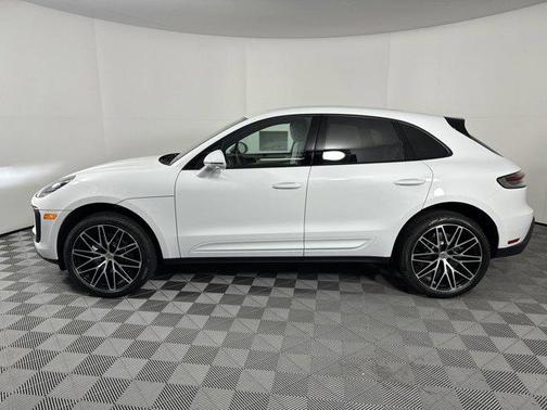 2025 Porsche Macan AWD