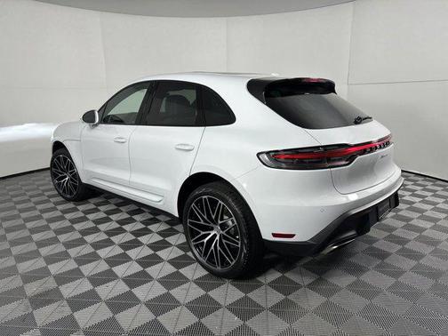 2025 Porsche Macan AWD