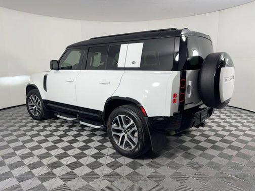 2024 Land Rover Defender 110 P400 X-Dynamic SE