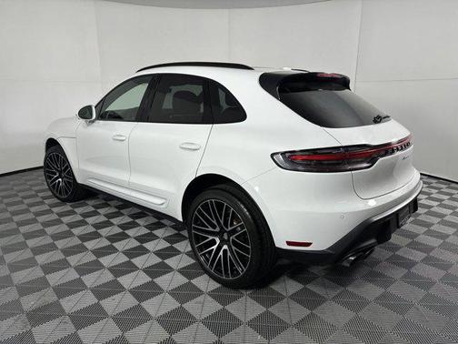 2025 Porsche Macan AWD