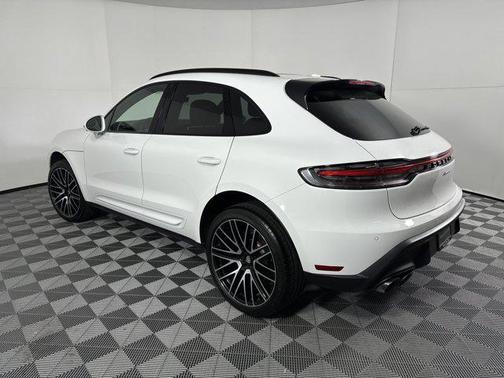 2025 Porsche Macan Base