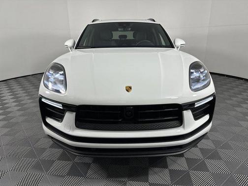 2025 Porsche Macan AWD