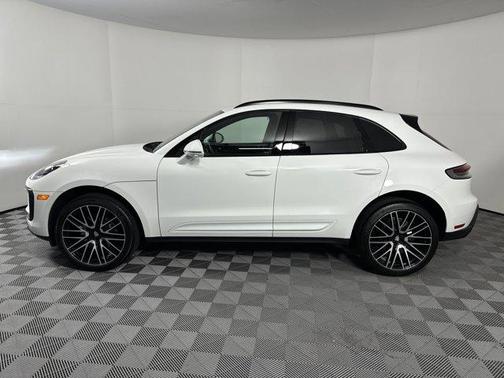 2025 Porsche Macan Base