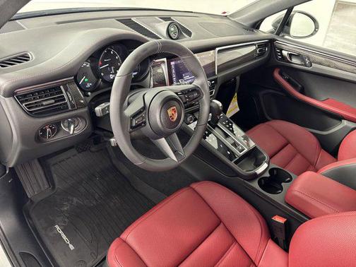 2025 Porsche Macan T