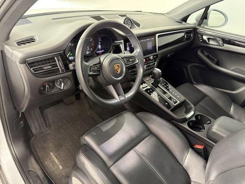Carrara White Metallic 2022 Porsche Macan Macan