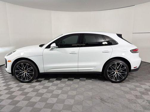 Carrara White Metallic 2022 Porsche Macan Macan