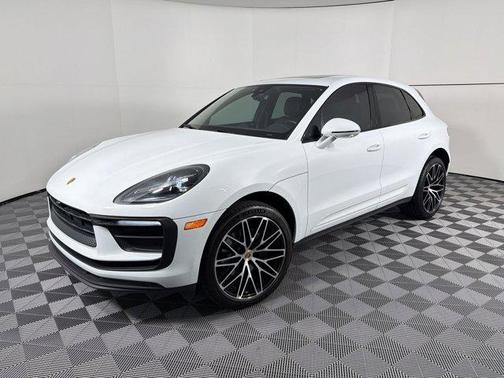 Carrara White Metallic 2022 Porsche Macan Macan