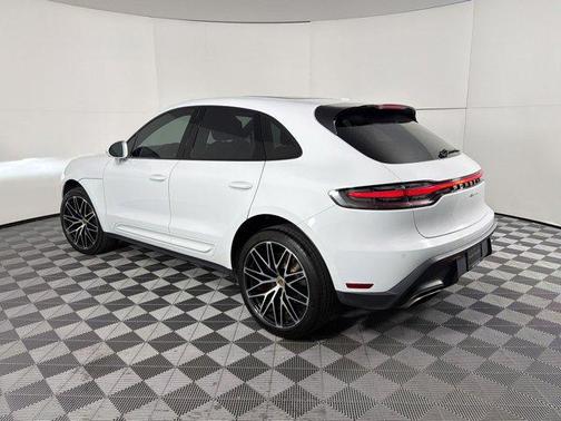 Carrara White Metallic 2022 Porsche Macan Macan