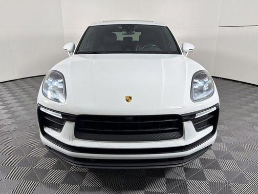 Carrara White Metallic 2022 Porsche Macan Macan
