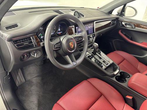 2025 Porsche Macan GTS