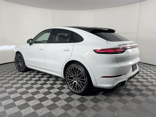 2022 Porsche Cayenne Platinum Edition