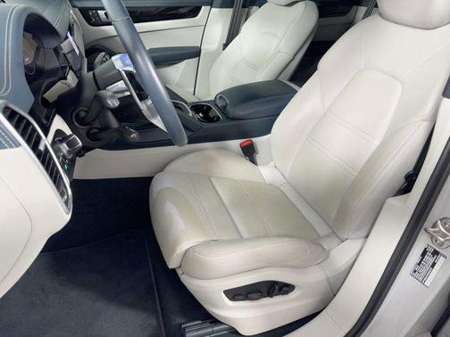 2023 Porsche Cayenne S