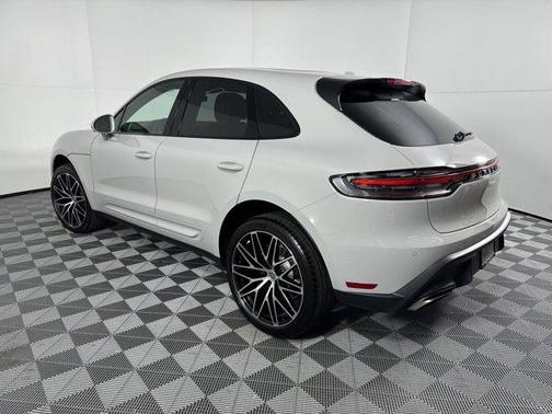 2025 Porsche Macan AWD