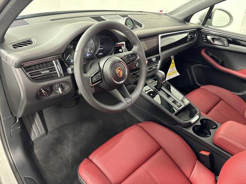 2025 Porsche Macan AWD