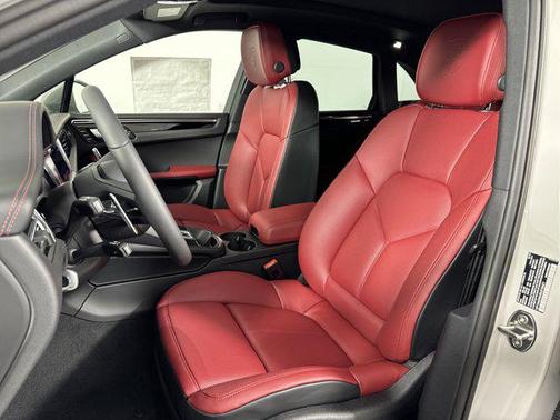 2025 Porsche Macan AWD