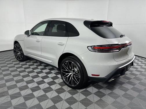 2025 Porsche Macan AWD