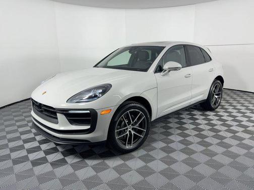 2026 Porsche Macan AWD