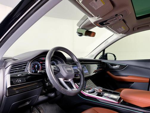 Orca Black Metallic 2021 Audi Q7 55 Prestige