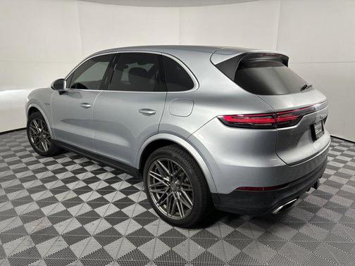 2023 Porsche Cayenne E-Hybrid S