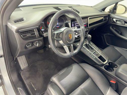 2021 Porsche Macan AWD