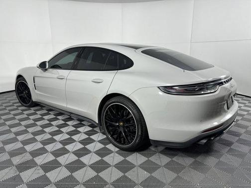 2022 Porsche Panamera Platinum Edition