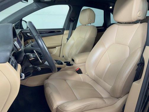 Black 2024 Porsche Macan Macan