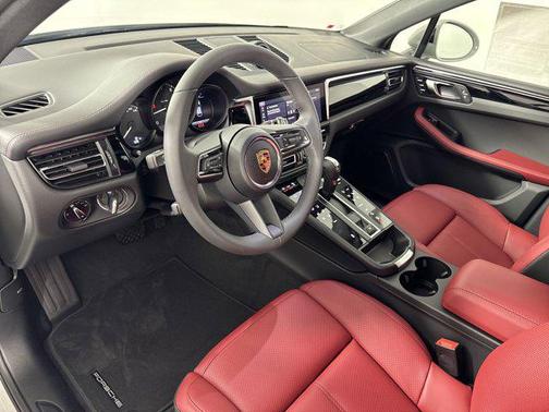 2025 Porsche Macan AWD