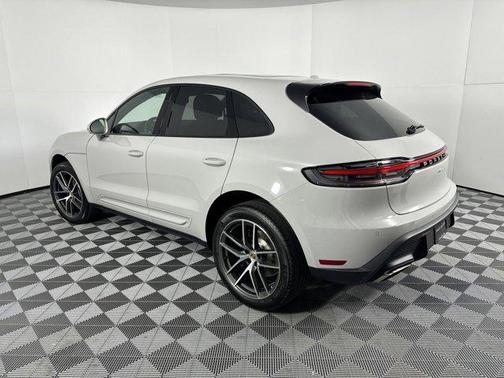 2025 Porsche Macan AWD